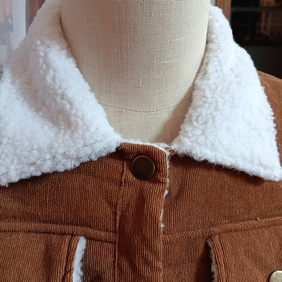 New-Woman corduroy / shearling Jacket with pockets. - Picture 6 of 6
